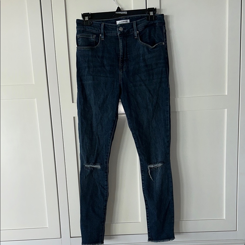 Good American Blue Skinny Jeans with Distressed Details